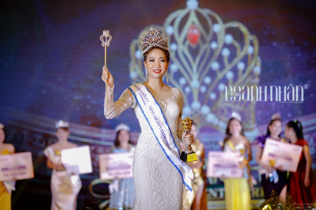 KNDN Hoa hau Thanh Giang 1